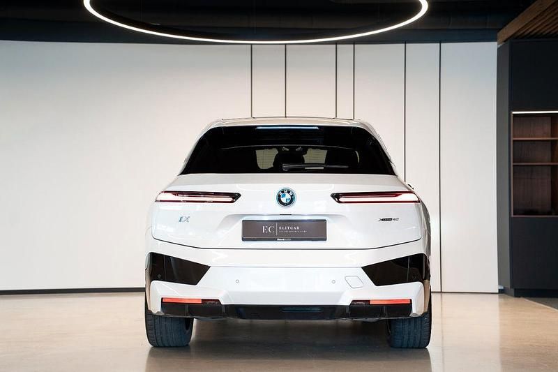 Gebraucht BMW iX Sport Line 239 kW (326 PS) 2021 Weiß SUV