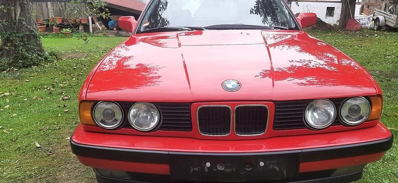 Rot Gebraucht 1989 BMW 520 Limousine | 17.000 € - Bild 1/4