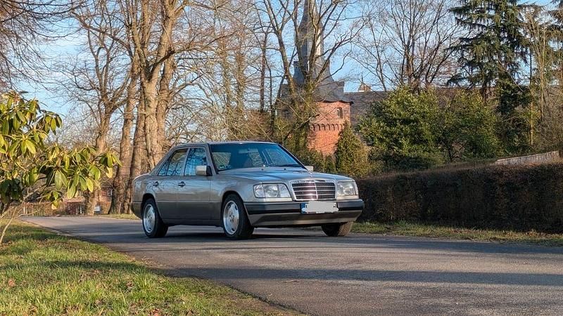 Gebraucht Mercedes E220 AMG 150 PS (110 kW) 1992 Silber Limousine