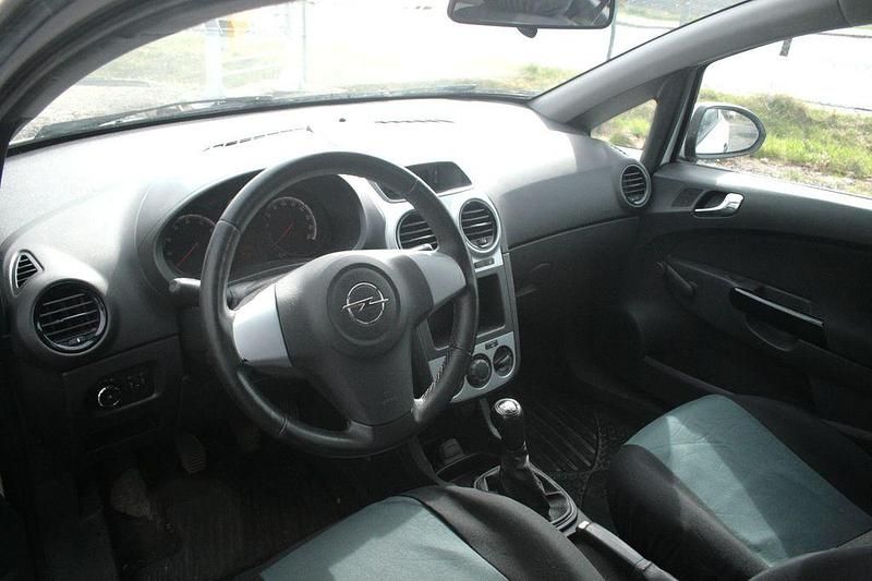 Gebraucht Opel Corsa Selection 69 PS (50 kW) 2012 Weiß Kleinwagen