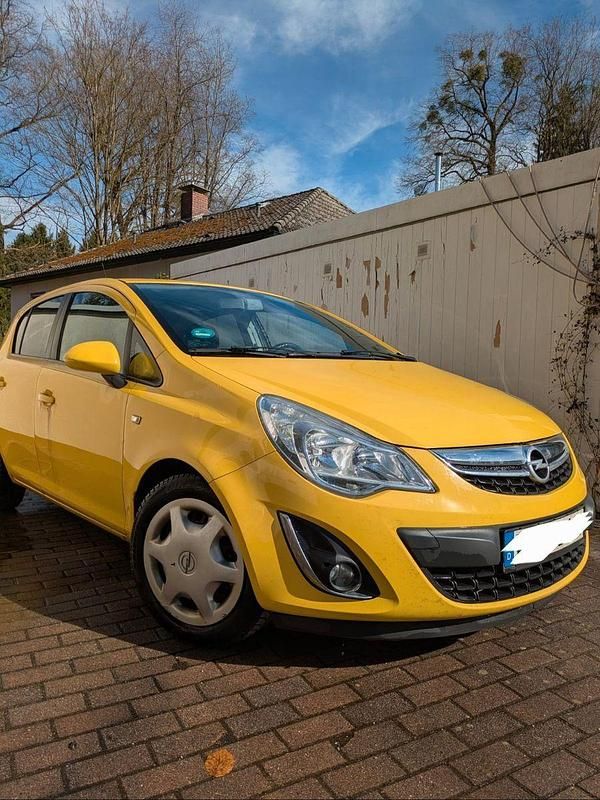 Second-hand Opel Corsa Edition 95 CP (69 kW) 2011 Galben Hatchback
