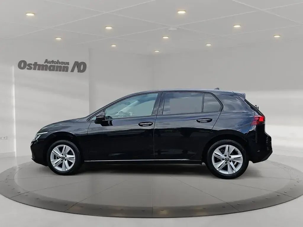 Gebraucht VW Golf VIII Life 131 PS (96 kW) 2023 Deep black perleffekt Limousine