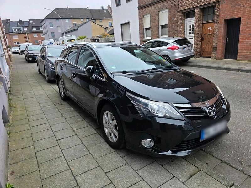Gebraucht Toyota Avensis 147 PS (108 kW) 2012 Schwarz Kombi