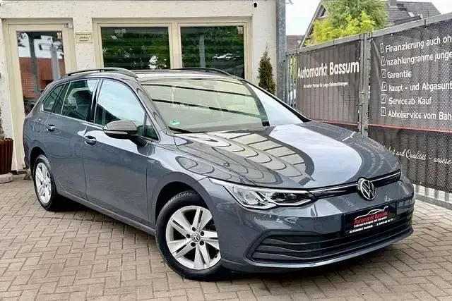 Gebraucht VW Golf VIII Life 110 PS (80 kW) 2022 Grau Kombi
