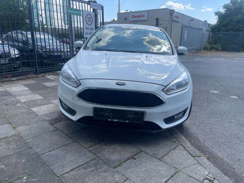 Weiß Gebraucht 2018 Ford Focus Trend Kombi | 5.990 € (Teuer) - Bild 1/4