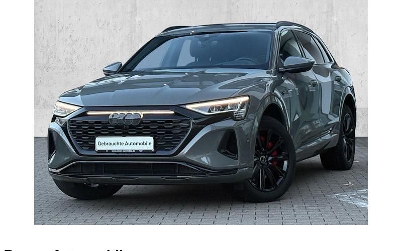 Grau Gebraucht 2023 Audi Q8 e-tron Advanced Plus SUV | 55.880 € (Teuer) - Bild 1/4