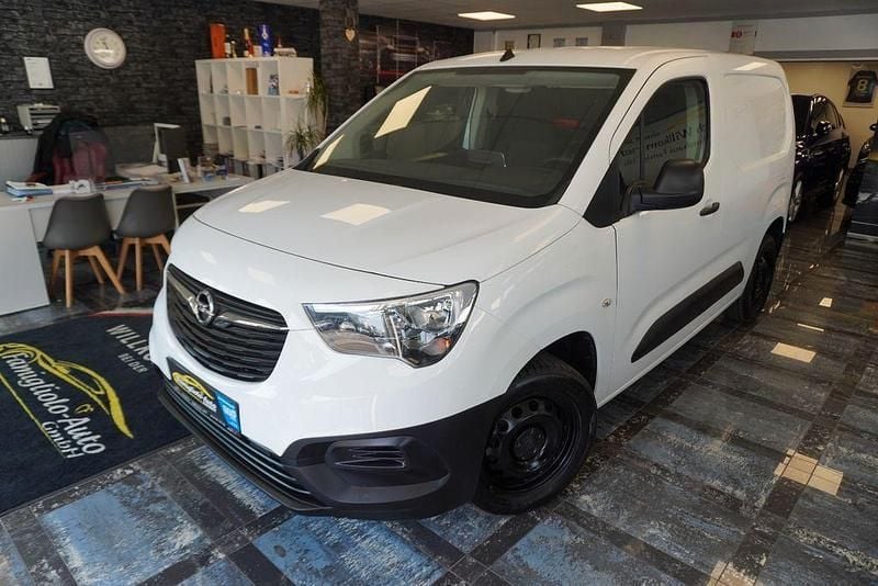 Używany Opel Combo Selection 102 KM (75 kW) 2020 Biały Minivan