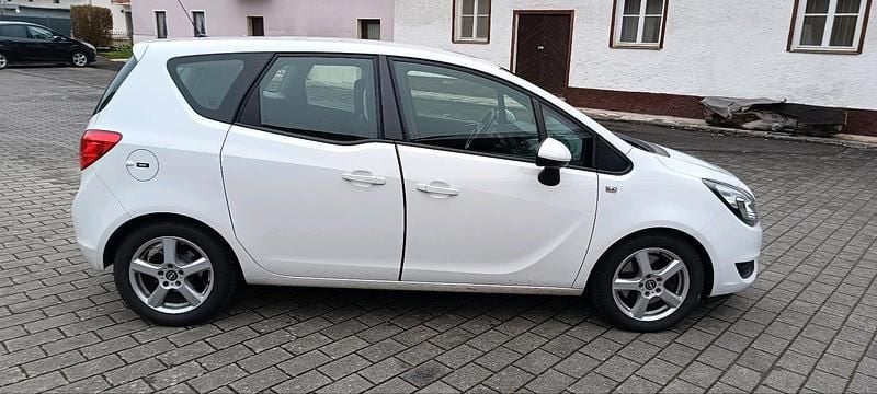 Gebraucht Opel Meriva 110 PS (80 kW) 2015 Weiß Van / Kleinbus