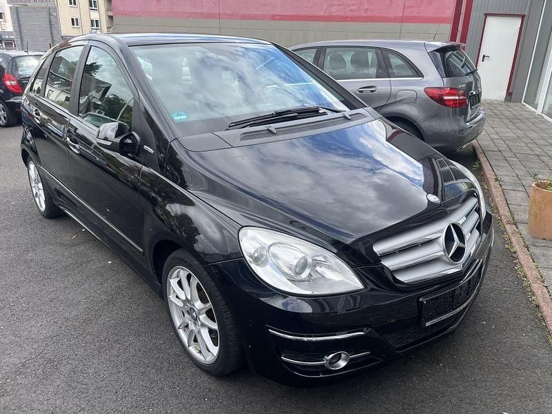 Kosmosschwarz metallic Gebraucht 2010 Mercedes B160 Van / Kleinbus | 6.450 € (Fairer Preis) - Bild 1/4