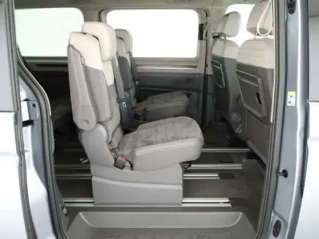 Gebraucht VW Multivan Style 150 PS (110 kW) 2025 Monosilber metallic Van / Kleinbus
