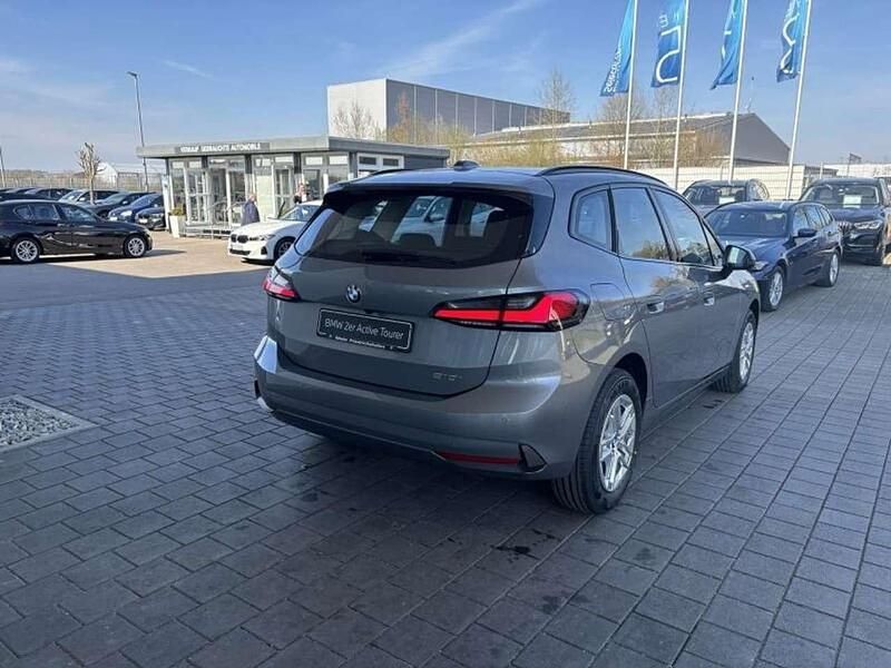 Neu BMW 218 136 PS (100 kW) 2026 Skyscraper grau metallic Kombi