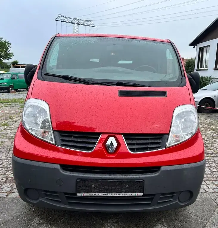 Gebraucht Renault Trafic 114 PS (83 kW) 2013 Rot Van / Kleinbus