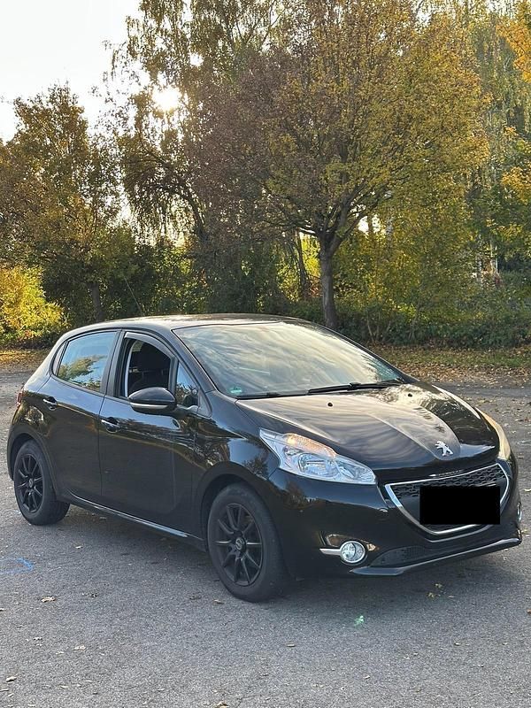 Schwarz Gebraucht 2012 Peugeot 208 Kleinwagen | 4.200 € (Guter Preis) - Bild 1/4