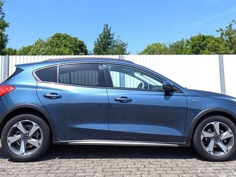 Gebraucht Ford Focus Active 150 PS (110 kW) 2021 Chromablau metallic Limousine