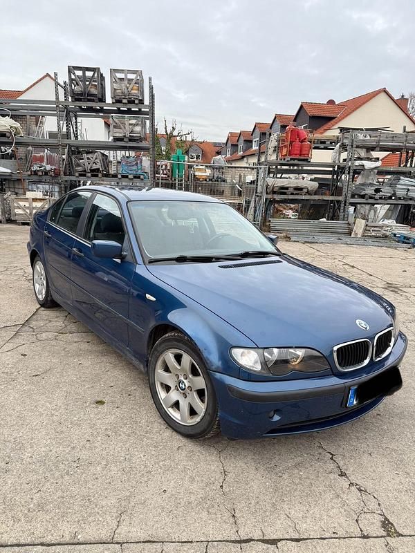 Blau Gebraucht 2002 BMW 320 Limousine | 2.200 € (Fairer Preis) - Bild 1/4
