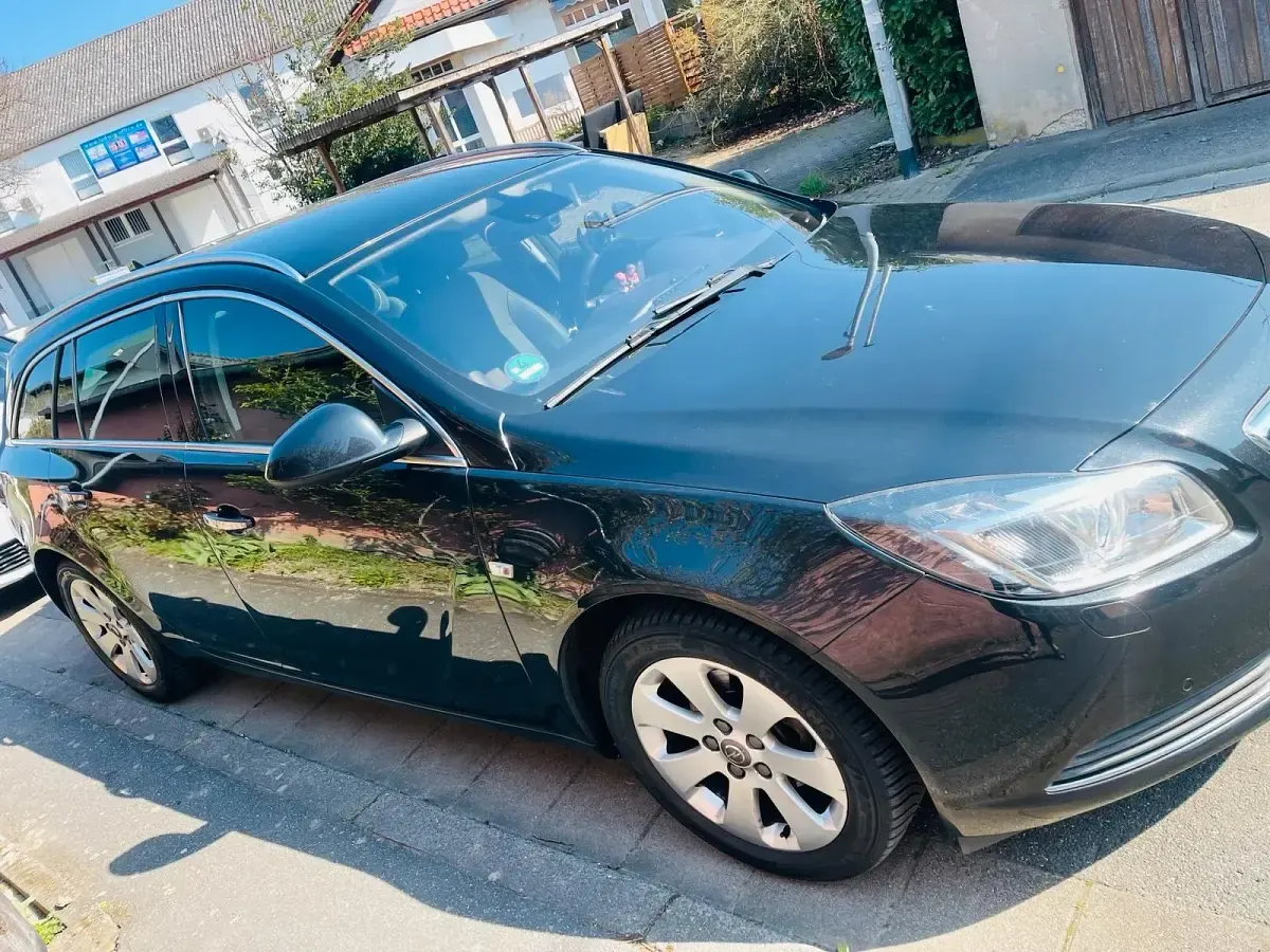Gebraucht Opel Insignia 131 PS (96 kW) 2010 Schwarz Kombi