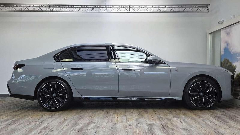 Gebraucht BMW 740 M Sport 299 PS (219 kW) 2025 Brooklyn grau metallic Limousine