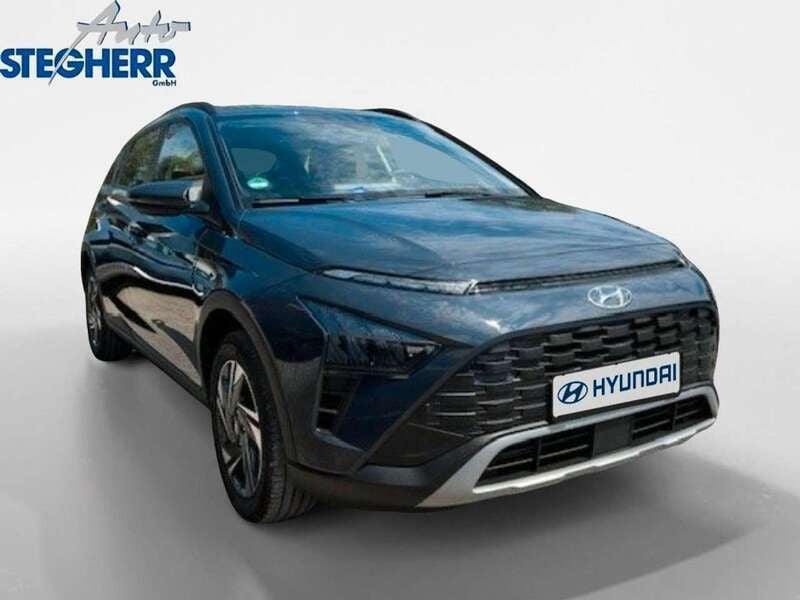 Aurora grey / met Gebraucht 2024 Hyundai Bayon Trend SUV | 17.990 € (Superpreis) - Bild 1/4