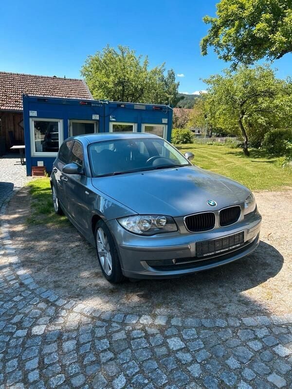 Silber Gebraucht 2009 BMW 116 Kleinwagen | 3.250 € - Bild 1/4