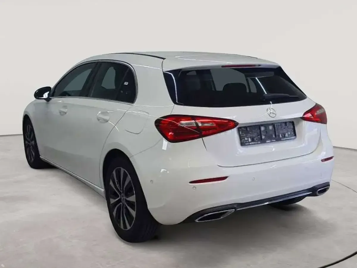 Gebraucht Mercedes A200 Progressive 150 PS (110 kW) 2022 Polarweiß Limousine