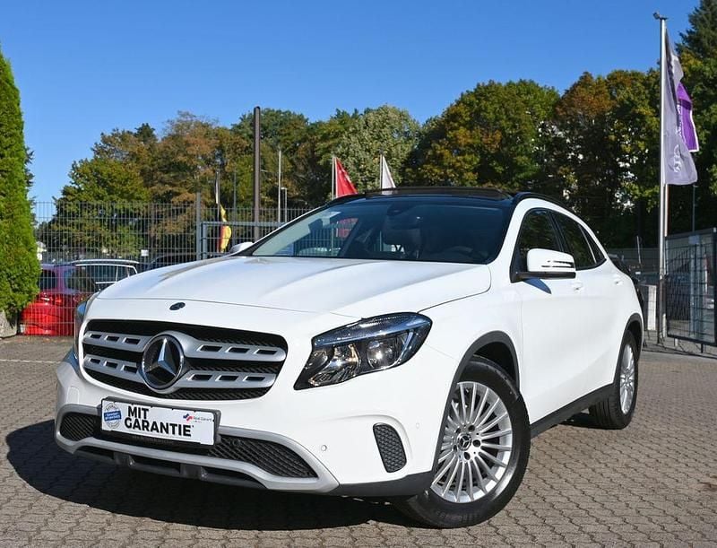 Polarweiss Gebraucht 2018 Mercedes GLA200 SUV | 21.989 € (Fairer Preis) - Bild 1/4