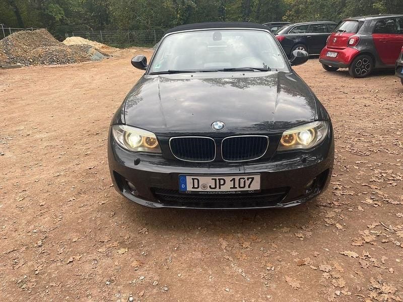 Schwarz Gebraucht 2011 BMW 118 Cabriolet Sport Line Cabrio | 6.400 € (Guter Preis) - Bild 1/4
