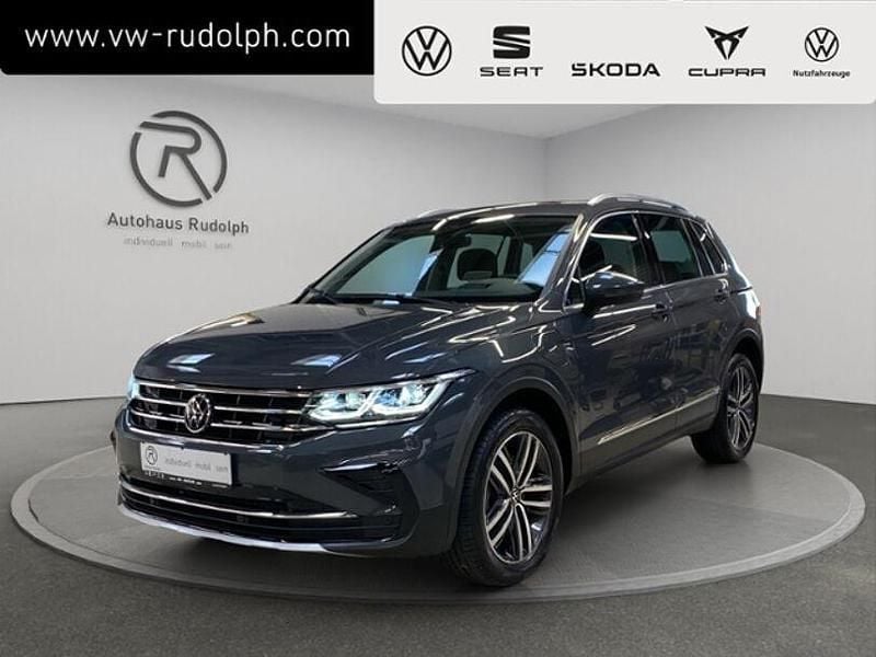 Delfingrau metallic (metallic) Gebraucht 2022 VW Tiguan Elegance SUV | 32.649 € (Fairer Preis) - Bild 1/4