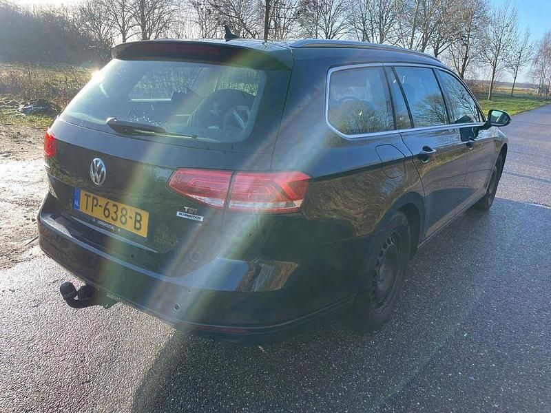 Gebraucht VW Passat Highline 120 PS (88 kW) 2015 Schwarz Kombi