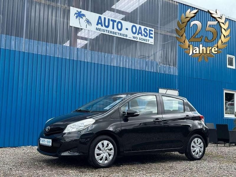 Gebraucht Toyota Yaris Cool 69 PS (50 kW) 2013 Schwarz Kleinwagen