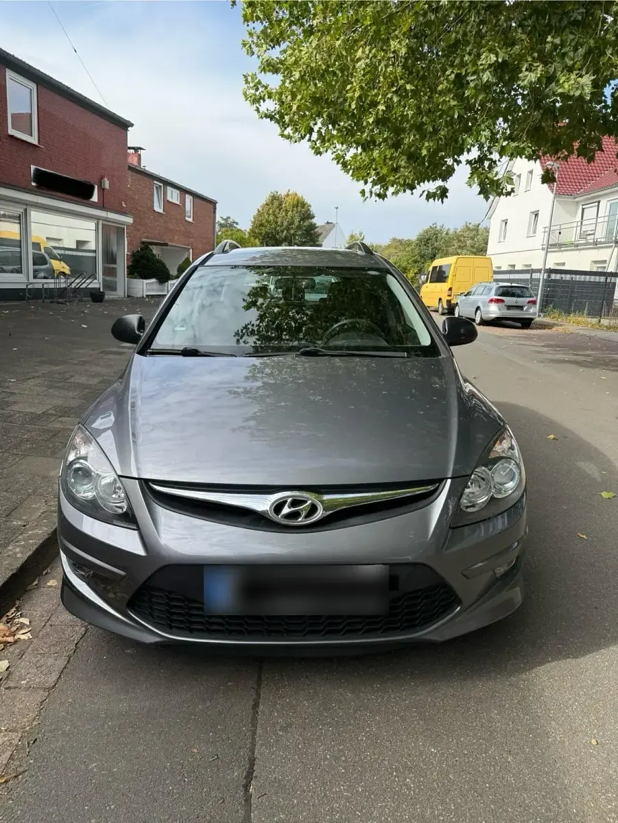 Gebraucht Hyundai i30 109 PS (80 kW) 2012 Grau Kombi
