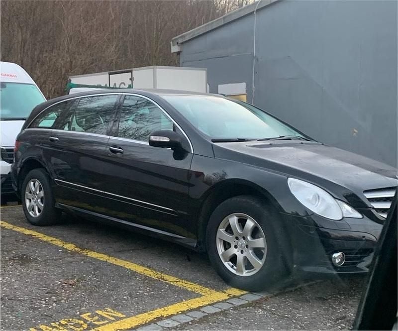 Schwarz Gebraucht 2009 Mercedes R350 Van / Kleinbus | 7.500 € - Bild 1/4