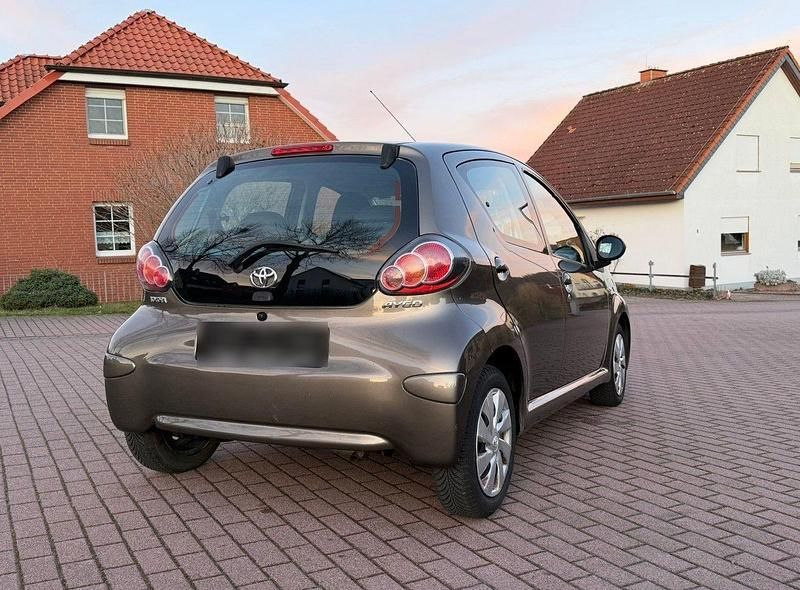 Gebraucht Toyota Aygo Cool 68 PS (50 kW) 2012 Braun Kleinwagen