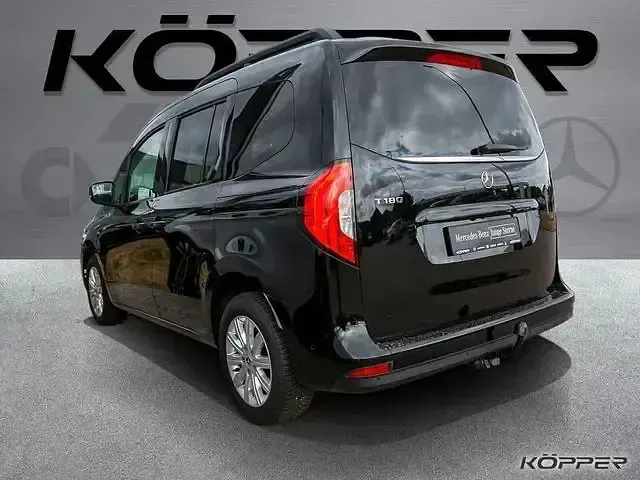 Gebraucht Mercedes T180 Edition 131 PS (96 kW) 2025 Schwarz Van / Kleinbus
