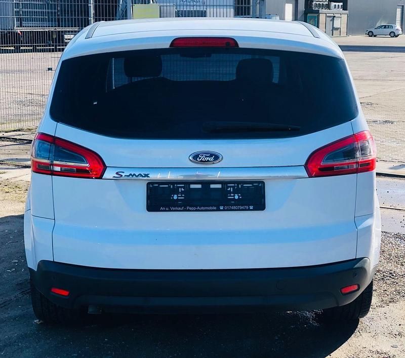 Gebraucht Ford S-MAX Titanium 140 PS (102 kW) 2013 Weiß Van / Kleinbus