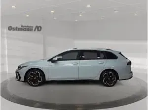 Gebraucht VW Golf VIII R-line 150 PS (110 kW) 2024 Crystal ice blue metallic Kombi