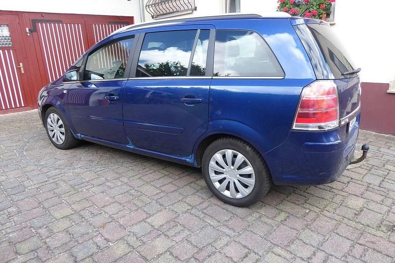 Blau Gebraucht 2006 Opel Zafira Edition Van / Kleinbus | 1.450 € (Guter Preis) - Bild 1/4