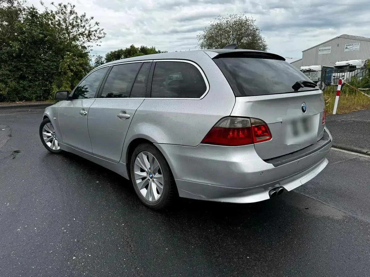Gebraucht BMW 525 177 PS (130 kW) 2006 Grau Kombi
