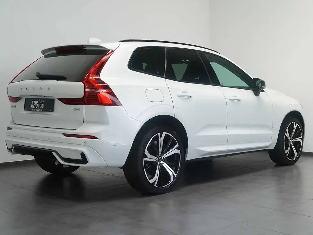 Gebraucht Volvo XC60 Plus 197 PS (144 kW) 2024 Weiß SUV