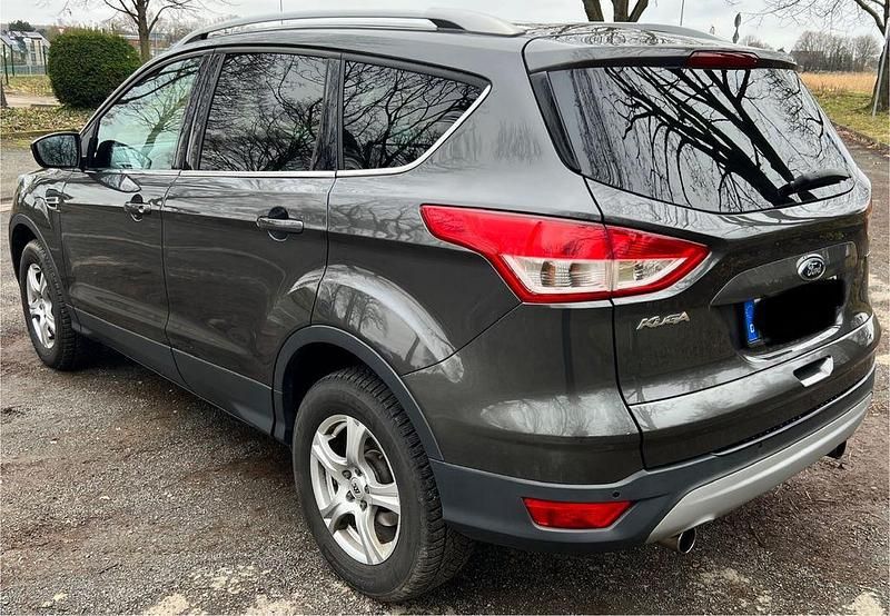 Gebraucht Ford Kuga Titanium 150 PS (110 kW) 2015 Grau SUV