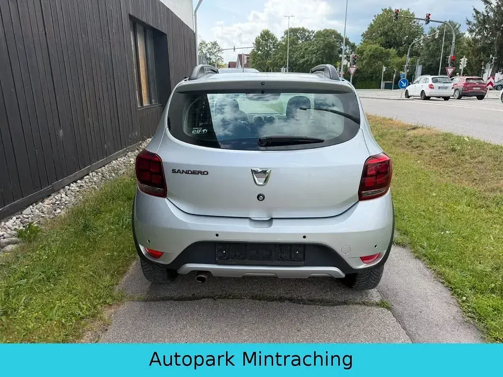 Gebraucht Dacia Sandero Celebration 90 PS (66 kW) 2017 Silber Limousine