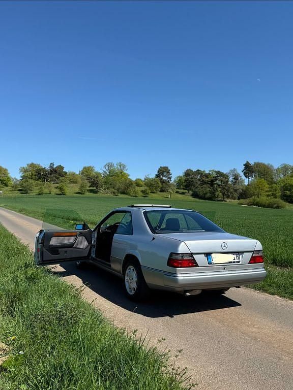 Gebraucht Mercedes E220 150 PS (110 kW) 1997 Silber Coupé