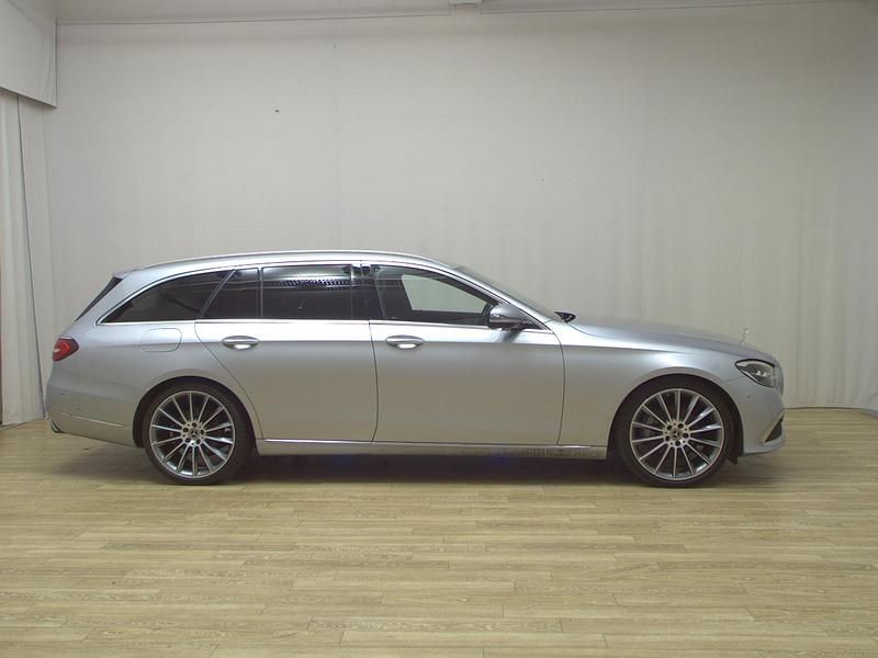 Gebraucht Mercedes E220 Avantgarde 200 PS (147 kW) 2023 Silber Limousine