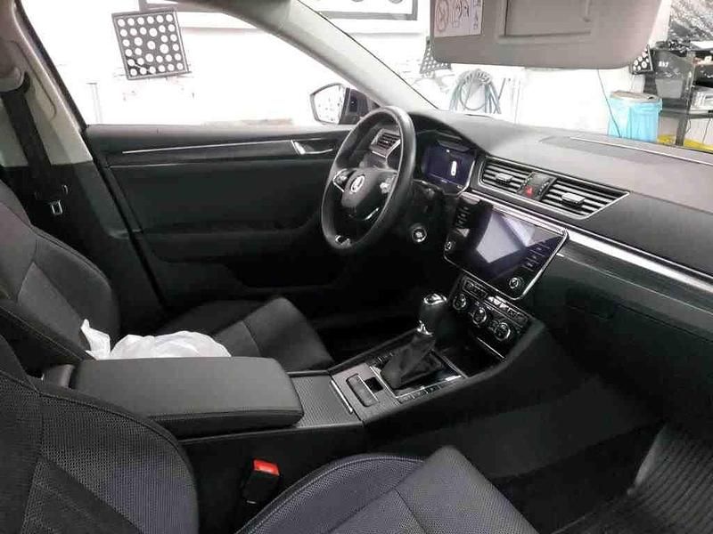 Gebraucht Skoda Superb Style 218 PS (160 kW) 2023 Graphitegrau metallic Kombi