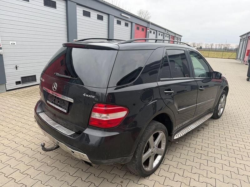 Gebraucht Mercedes ML320 224 PS (164 kW) 2008 Schwarz SUV