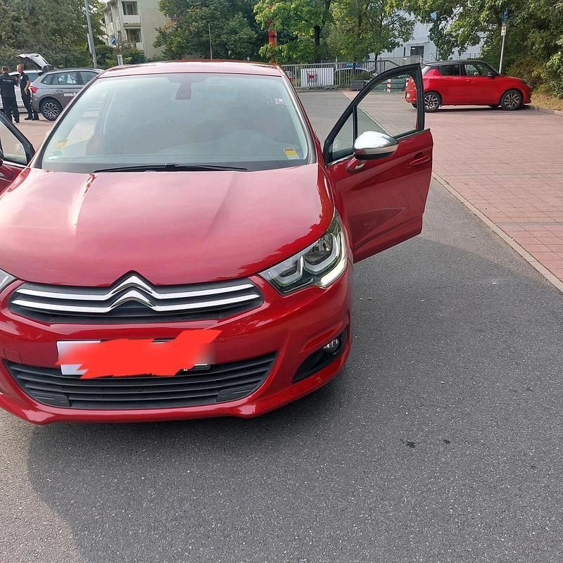 Rot Gebraucht 2015 Citroën C4 PureTech Limousine | 7.450 € (Fairer Preis) - Bild 1/4