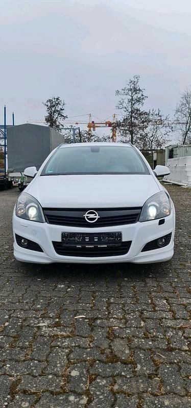 Gebraucht Opel Astra 150 PS (110 kW) 2010 Weiß Kombi