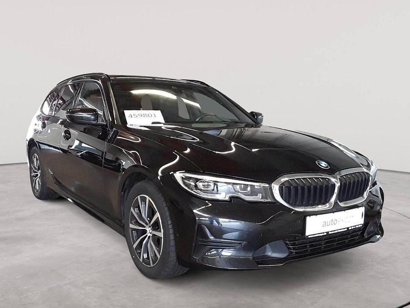 Saphirschwarz metallic Gebraucht 2022 BMW 318 Advantage Kombi | 18.890 € (Superpreis) - Bild 1/4