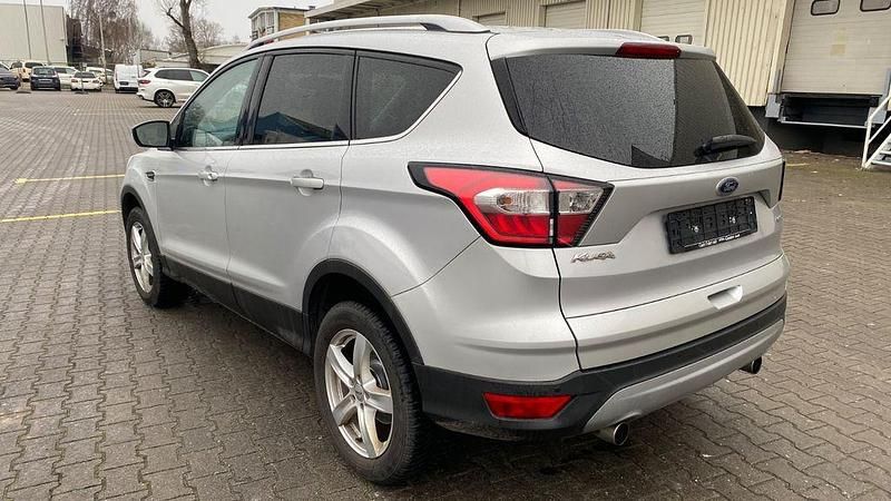 Gebraucht Ford Kuga Trend 150 PS (110 kW) 2018 Silber SUV