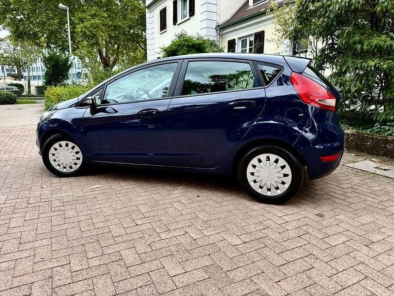 Blau Gebraucht 2012 Ford Fiesta Trend Kleinwagen | 5.100 € (Fairer Preis) - Bild 1/4
