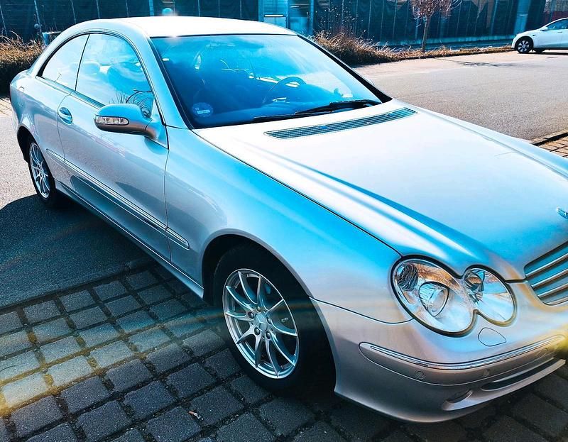 Silber Gebraucht 2003 Mercedes CLK240 Coupé | 7.850 € (Fairer Preis) - Bild 1/4